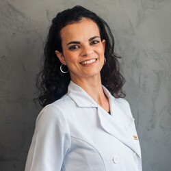 Dra. Cristina Zechini da Silva Menardi